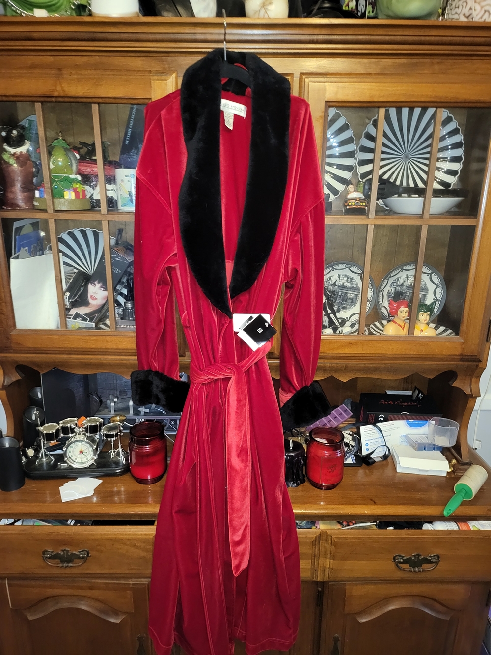 vintage Valery Stevens red and black faux fur plush Robe New